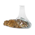 مزهرية زجاجية مع قاعدة حجر طبيعي glass vase with natural stone base